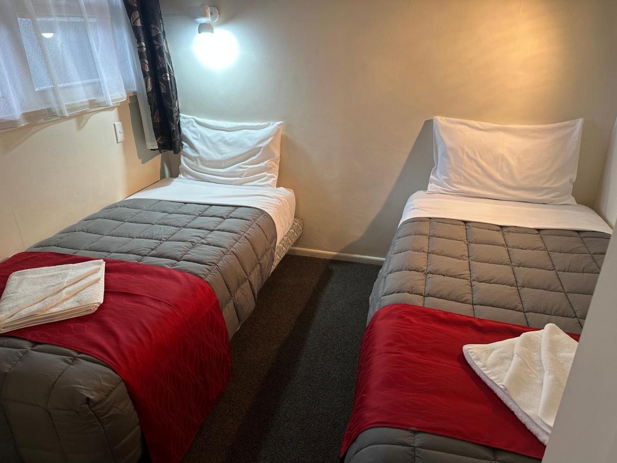 Touchwood Motor Inn & Inner City Camping Ground Окленд Экстерьер фото