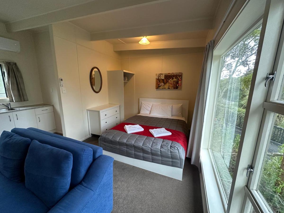 Touchwood Motor Inn & Inner City Camping Ground Окленд Экстерьер фото