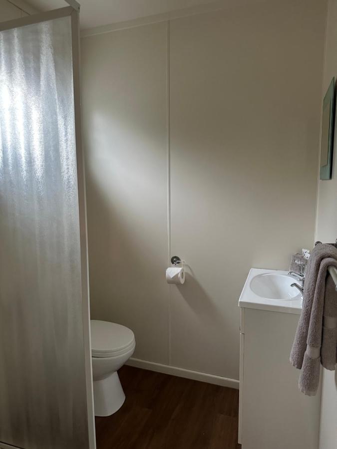 Touchwood Motor Inn & Inner City Camping Ground Окленд Экстерьер фото