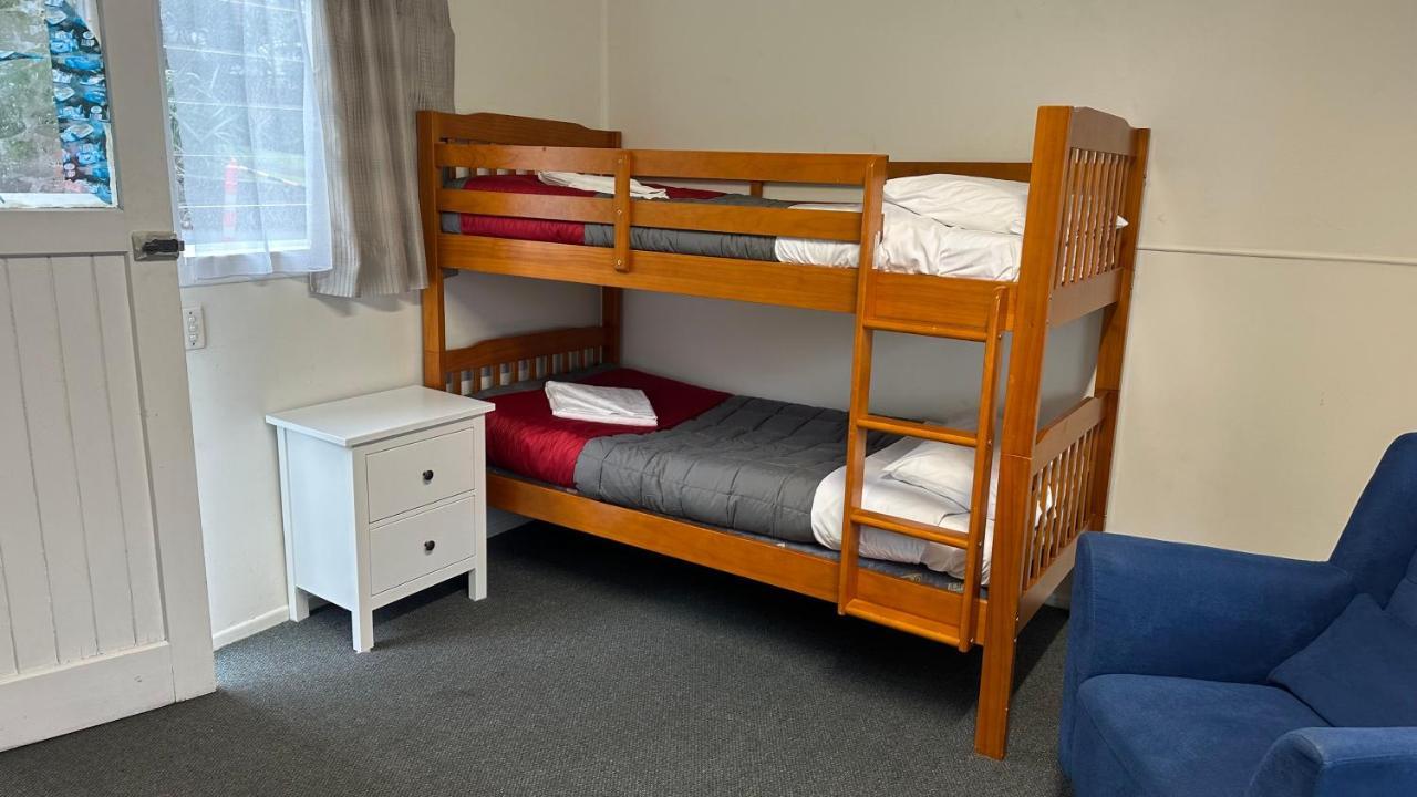 Touchwood Motor Inn & Inner City Camping Ground Окленд Экстерьер фото
