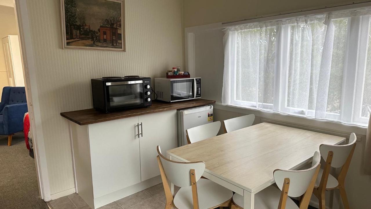 Touchwood Motor Inn & Inner City Camping Ground Окленд Экстерьер фото