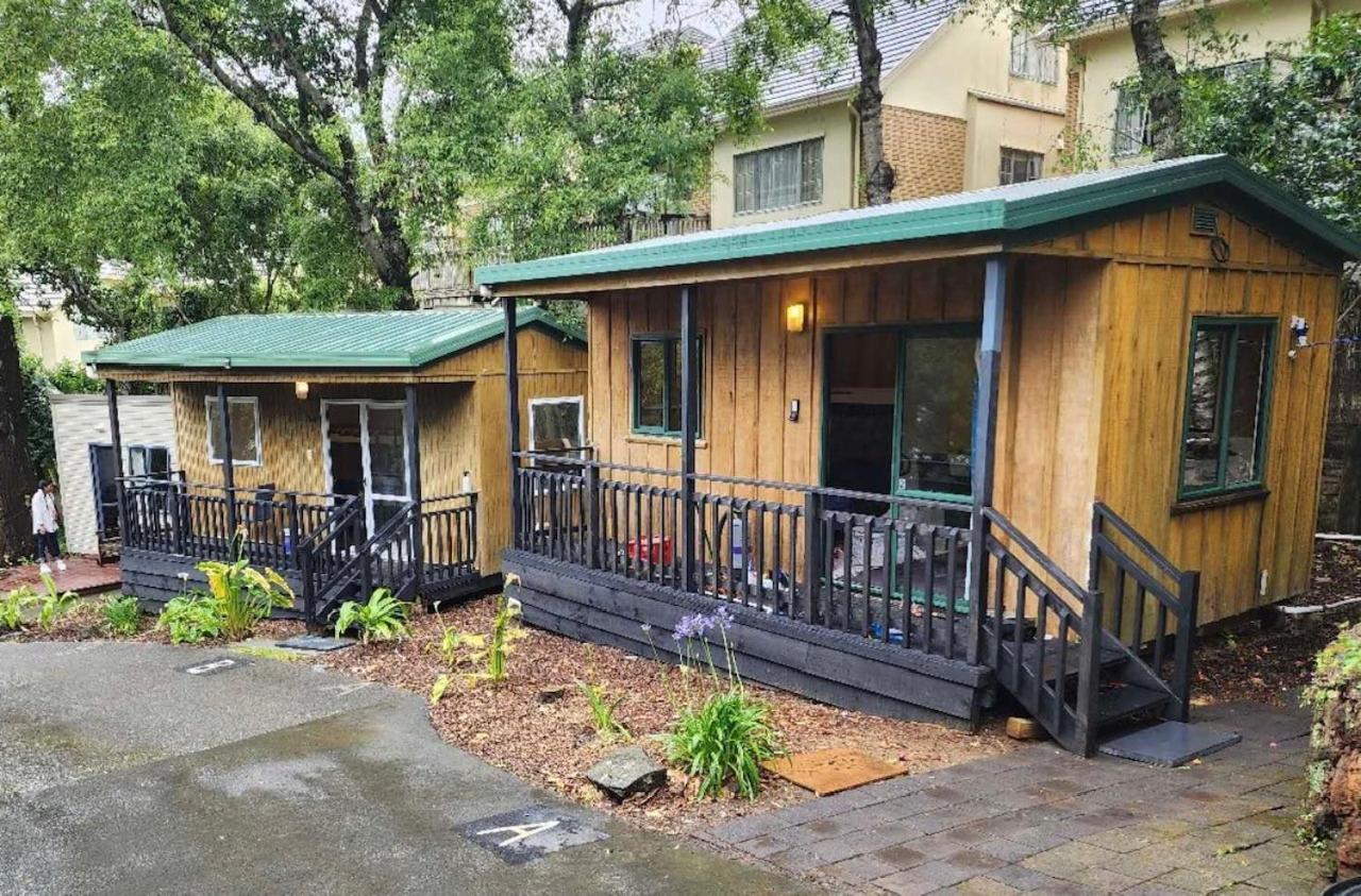 Touchwood Motor Inn & Inner City Camping Ground Окленд Экстерьер фото